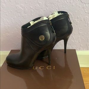 Black leather Gucci booties